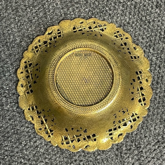 Stunning Pierced Metal Brass Dish with Ornate Italian Filigree Design 8.5" Italy - Picture 3 of 4